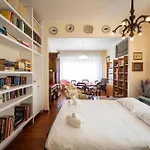 Bright Flat Close To The Centre